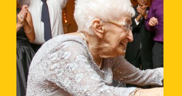  Пожилая женщина лет 85 доказала, что никогда не поздно изменить тело в лучшую сторону.