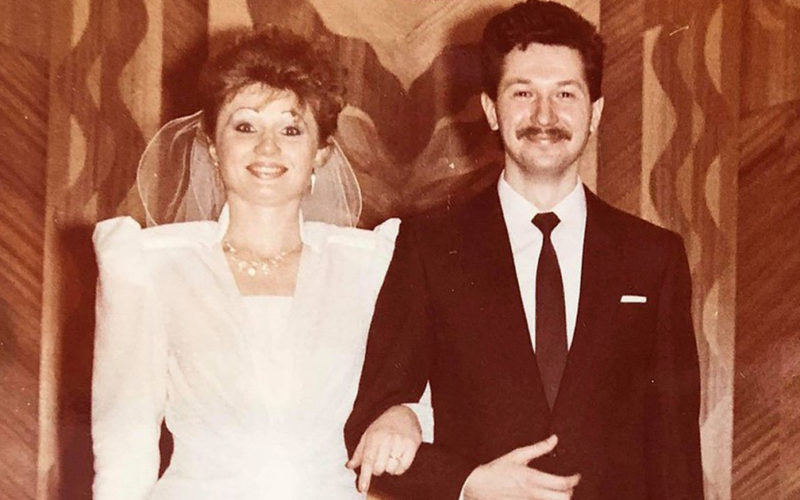 Пышное платье, длинная фата и яркий макияж — свадьба 80-х. Какой стала свадебная мода теперь?