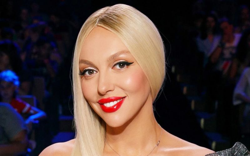 Полякова блеснула роскошными формами на Мальдивских островах